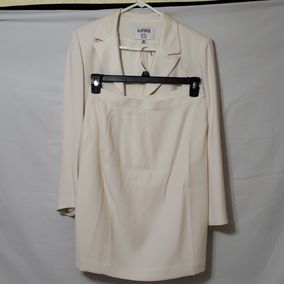Kasper Dresses & Skirts - Euc two piece Kasper suit